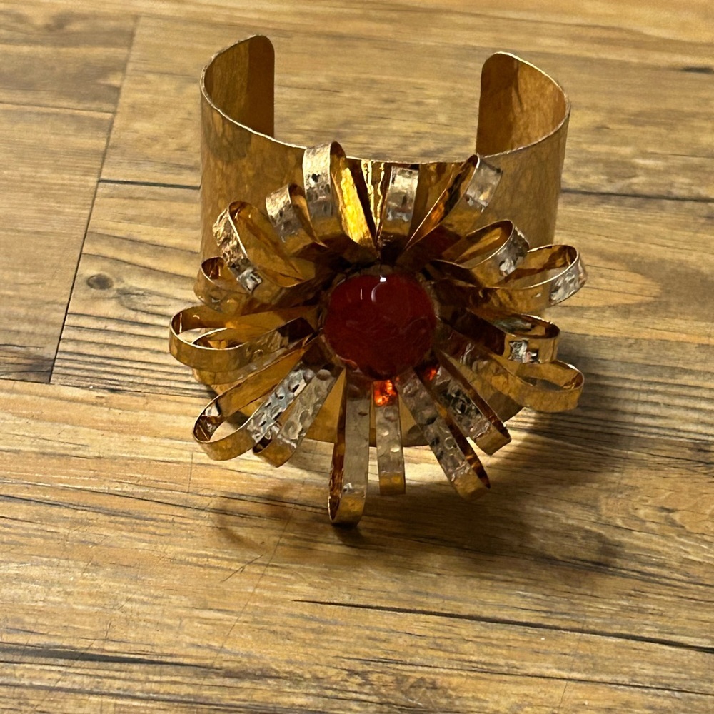 Nwt- Zara flower cuff bracelet - Picture 4 of 6